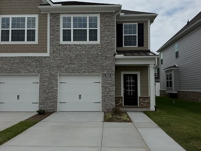 4913 Mowbray Way — Photo 2