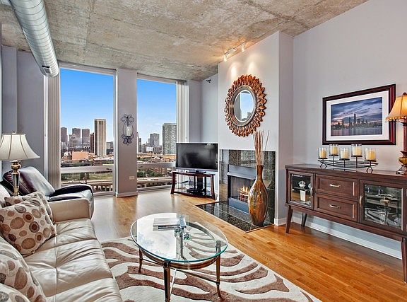 3rd image of 700 N Larrabee St APT 1213