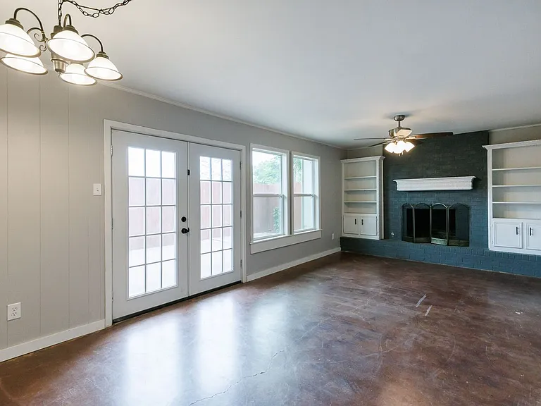 4314 52nd St — Photo 3