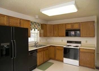 2nd image of 415 Comtpon Ave