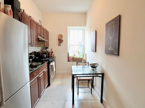 3rd image of 201 W 82nd St APT 3A