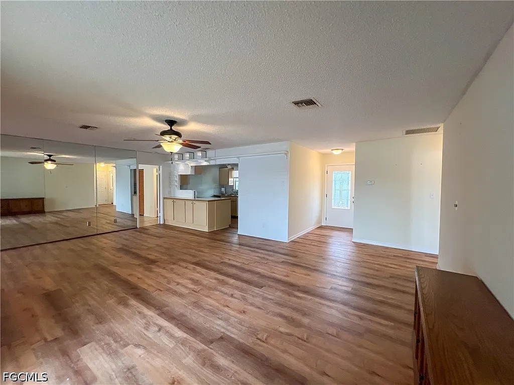 2 bed, 2.0 bath, 1200 sqft, $1,799 — Photo 4