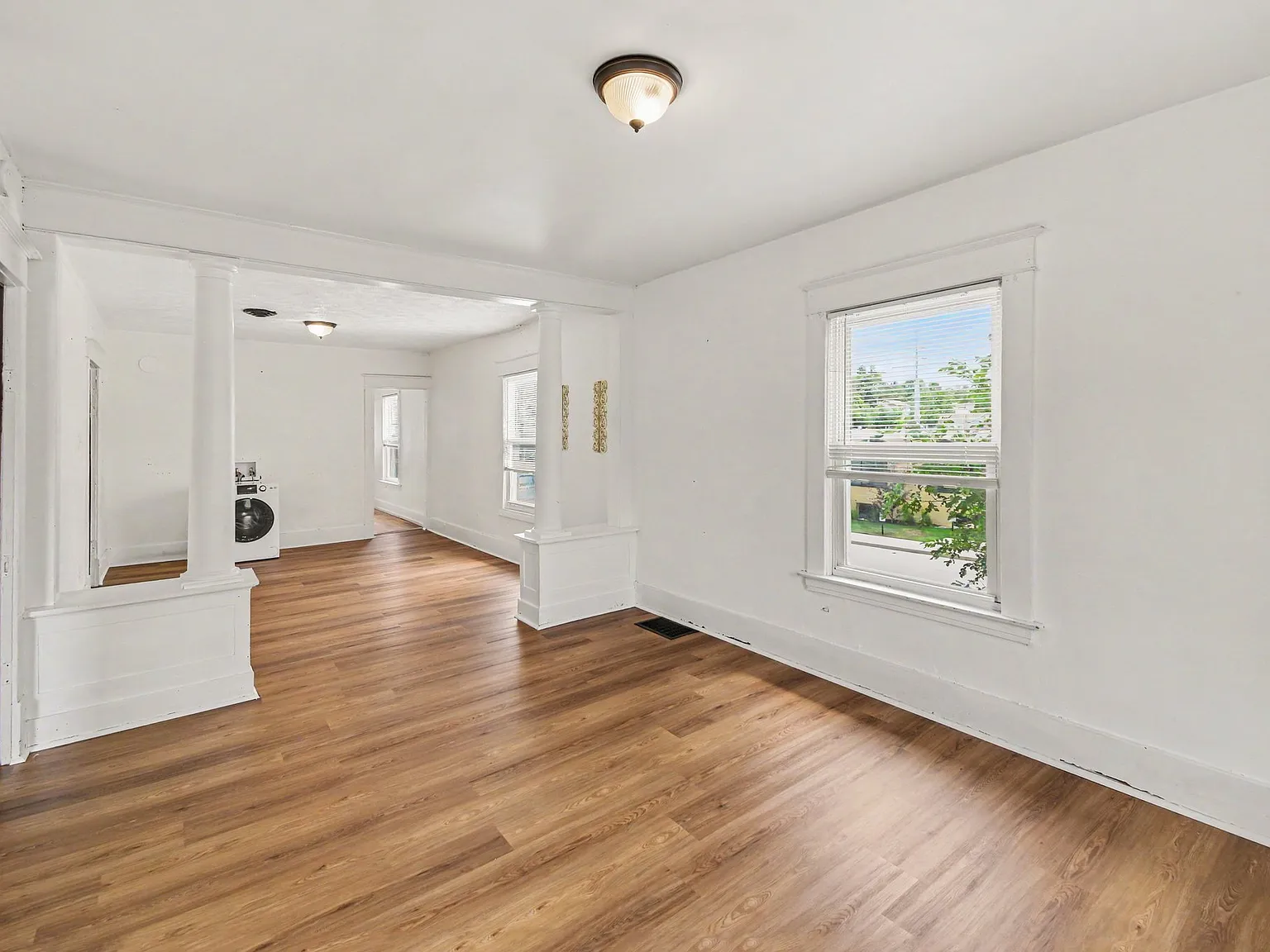 2 bed, 1000 sqft, $1,690 — Photo 2