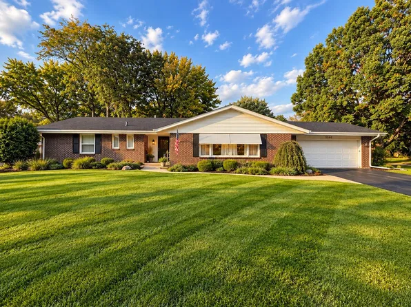 5560 Inverness Dr, Rockford, IL 61107