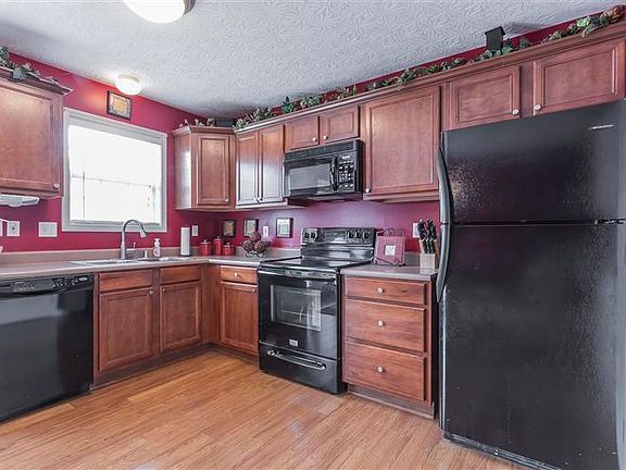 2nd image of 760 Woodhaven Pl