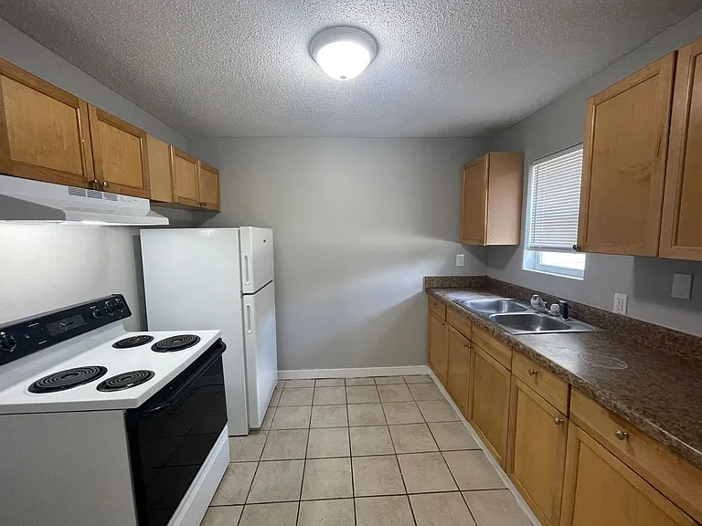 425 W Tennessee St — Photo 11