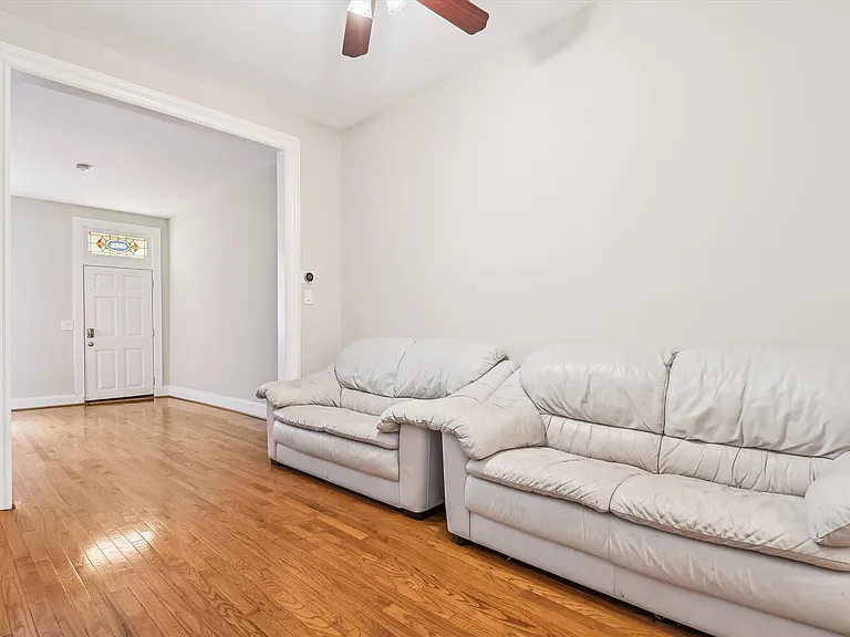 1253 William St — Photo 9