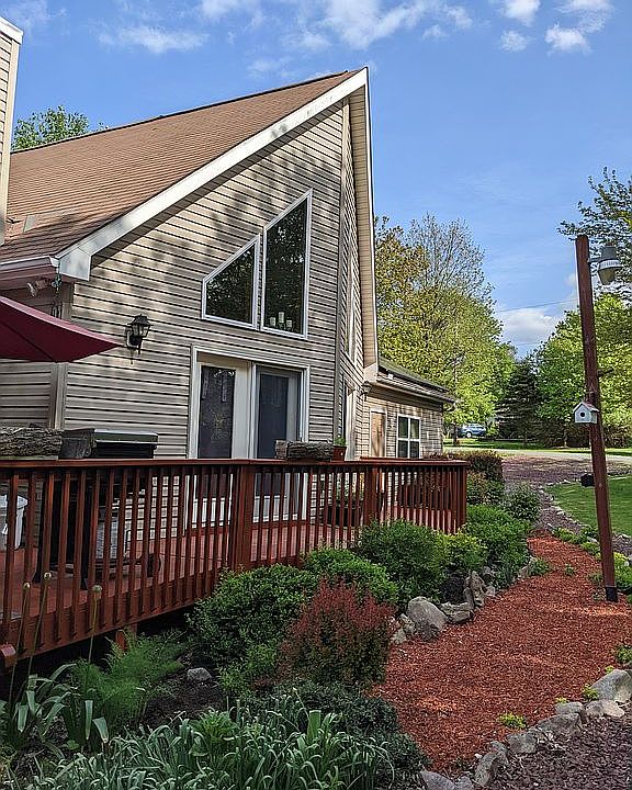 Front facing small wooded area