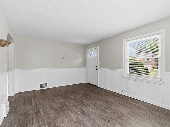 3rd image of 20612 Mountville Dr