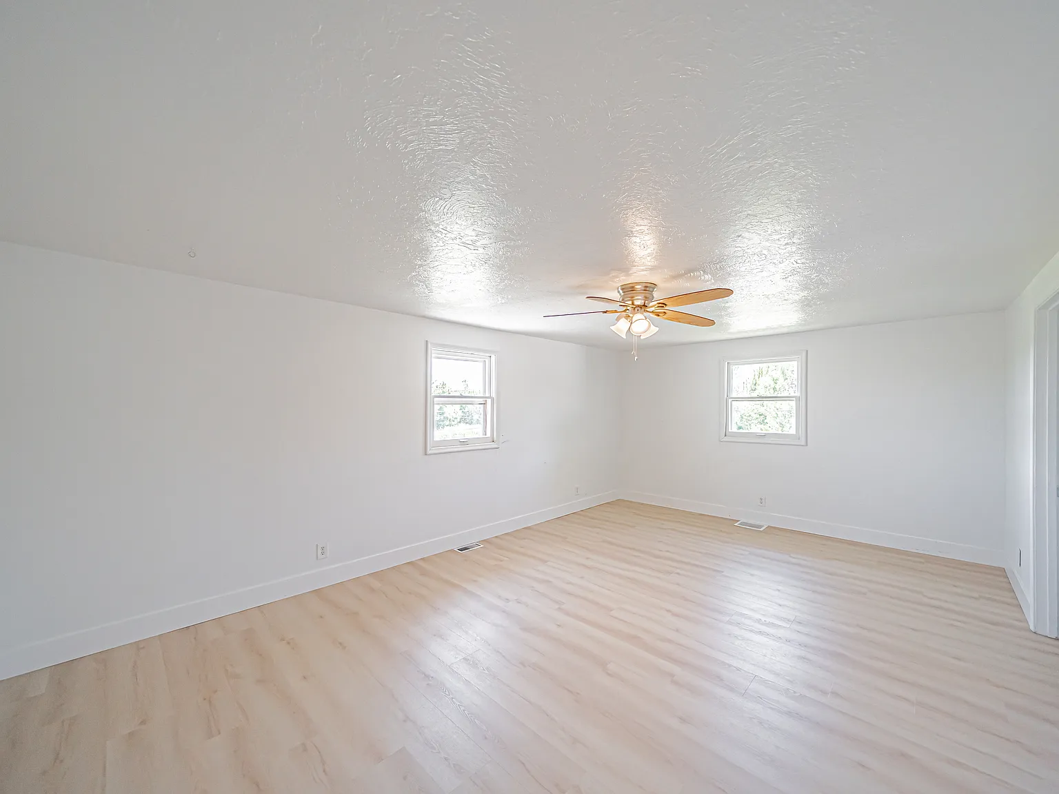 3 bed, 1200 sqft, $1,250 — Photo 3