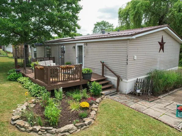 123 Woodview Dr, Valencia, PA 16059