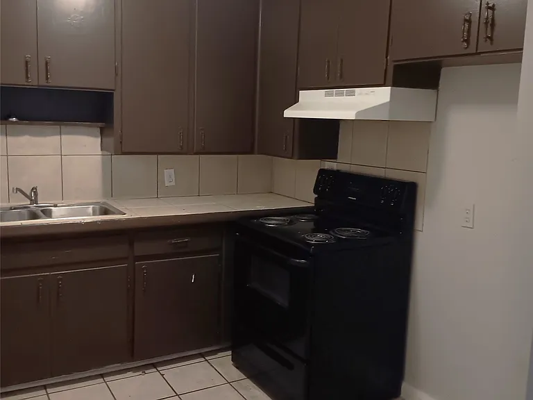 2132 Ester St — Photo 4
