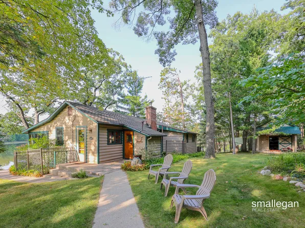 2626 W Sandy Beach Ln, Bitely, MI 49309