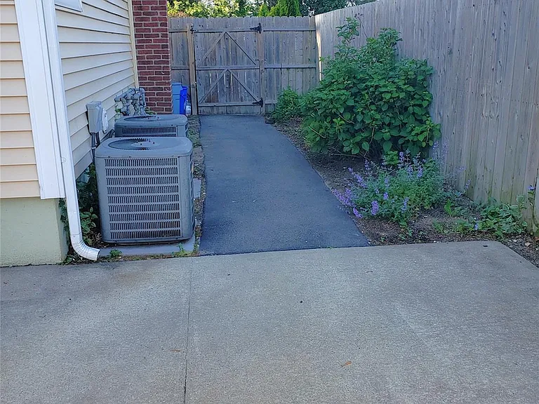 478 Old Farmingdale Rd #B — Photo 6