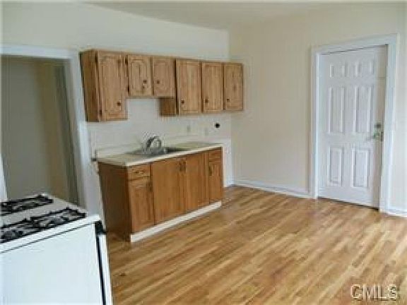 4th image of 400 Wood Ave