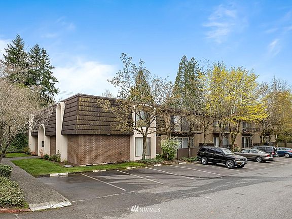 2nd image of 11004 NE 68th St APT 916
