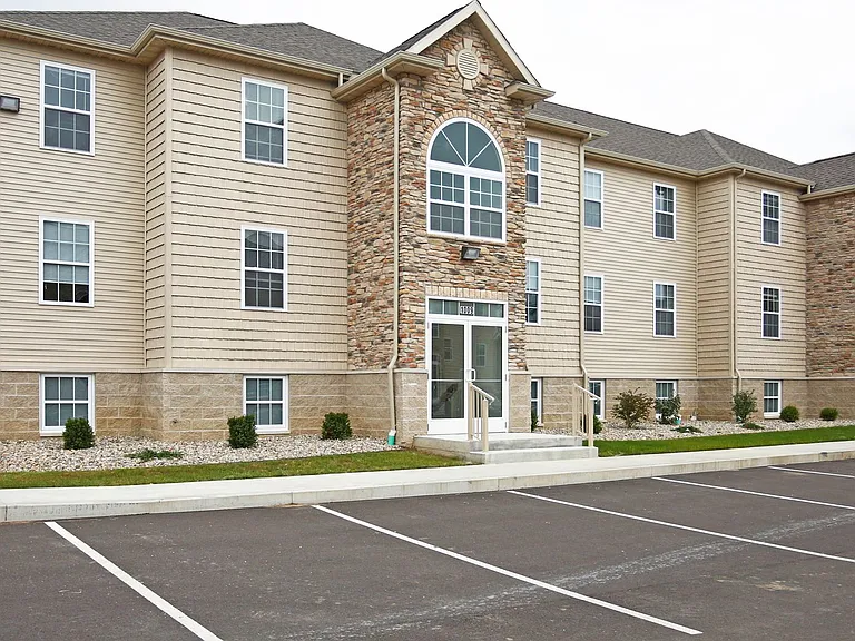 Lakeview Apartments — Photo 2