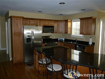 Spacious kitchen with stainless steel Appl.