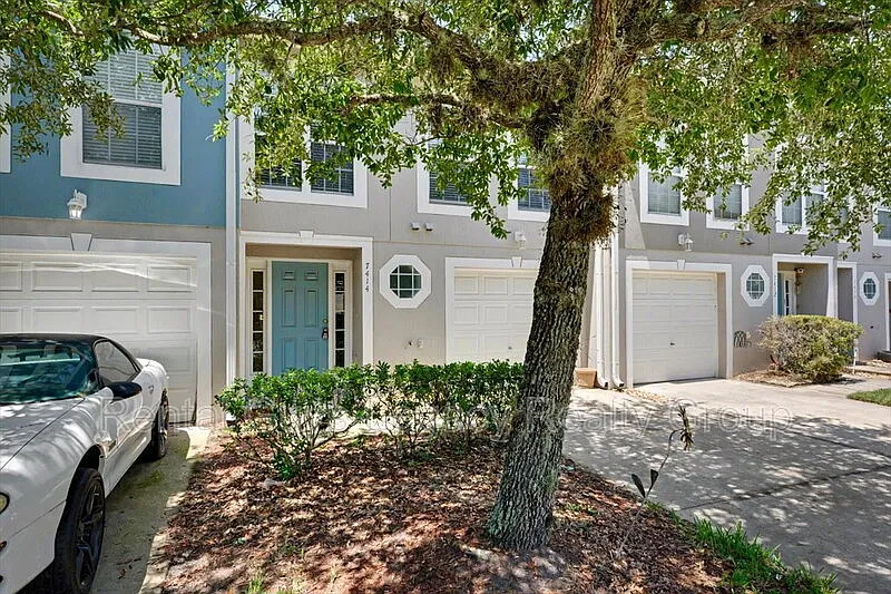 3 bed, 2.5 bath, 1642 sqft, $1,600 — Photo 2