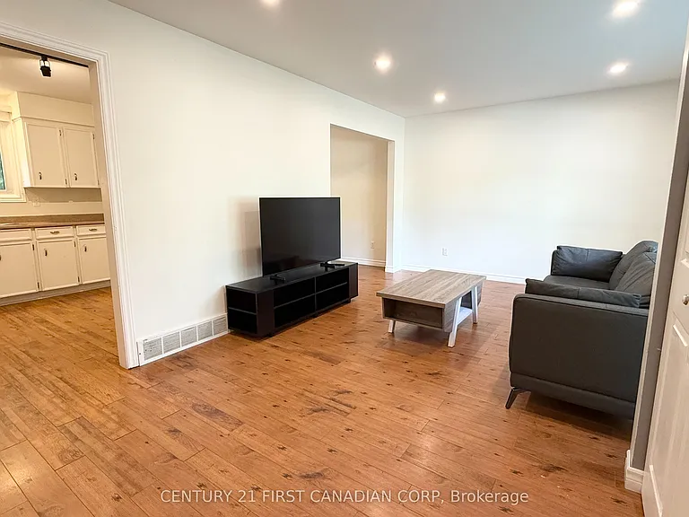 453 Castlegrove Blvd #UPPER — Photo 8