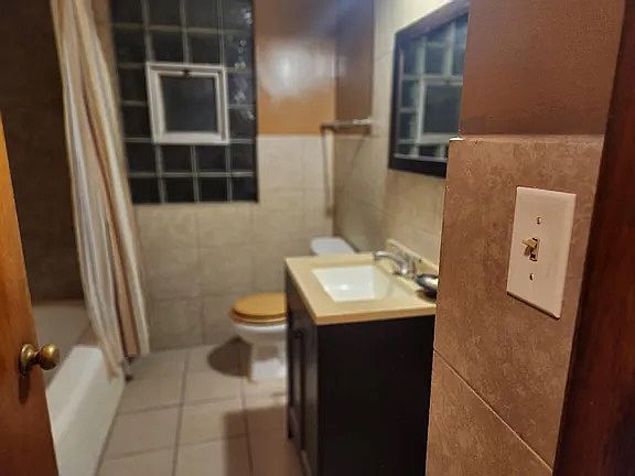 5th image of 8735 S Harper Ave #2