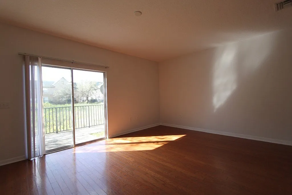 3 bed, 2.5 bath, 1685 sqft, $2,800 — Photo 2
