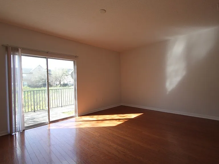 4247 Tyler Cir N — Photo 2