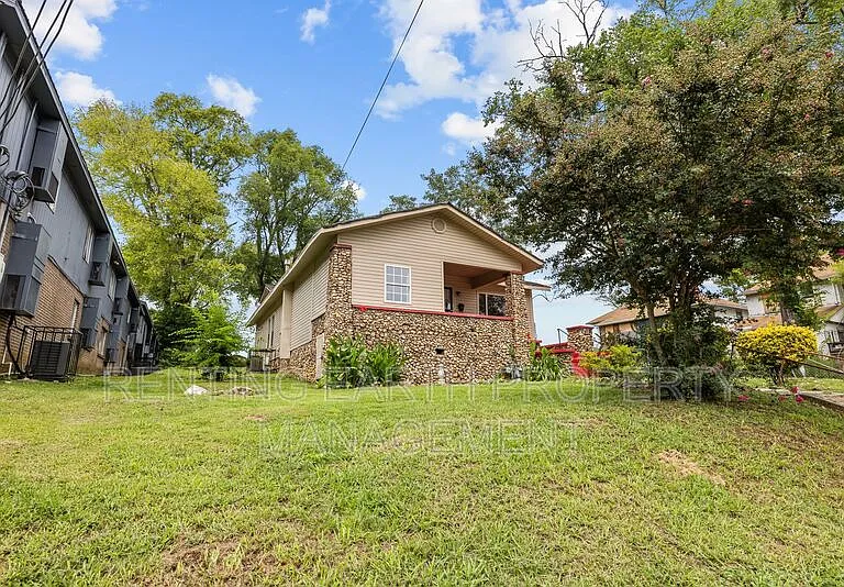 2320 Court R — Photo 17
