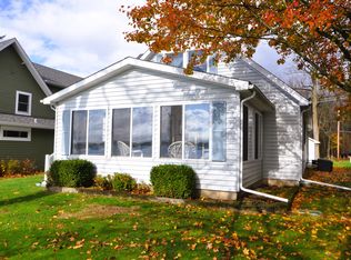 23993 N Shore Dr, Edwardsburg, MI 49112