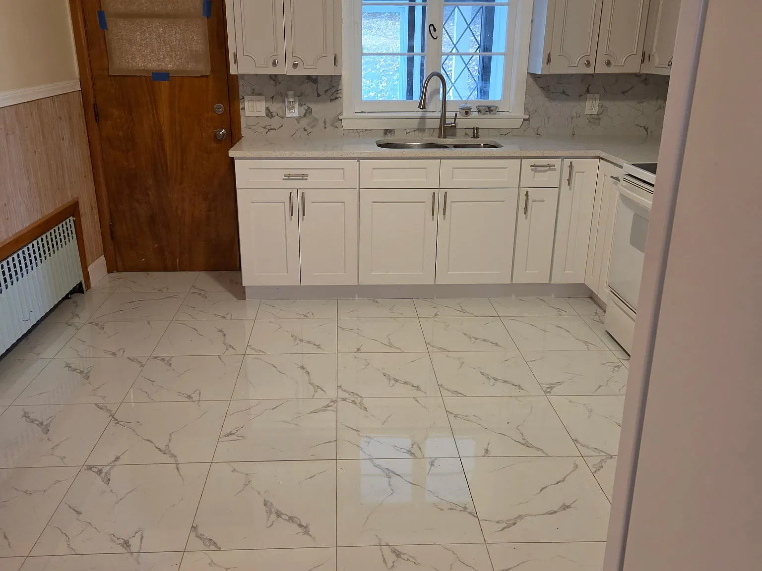 3 bed, 1.5 bath, 3156 sqft, $2,300 — Photo 2