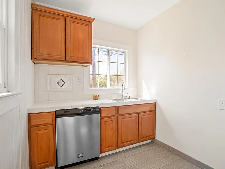 29 Brooks Ave #B — Photo 12
