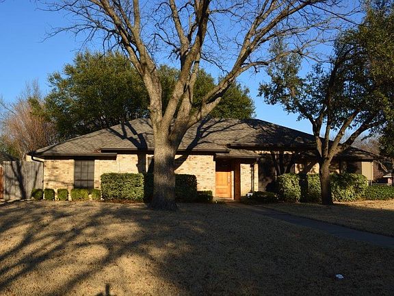 3rd image of 223 Indian Trace Ln