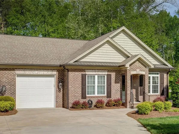 2214 Saint James Dr, Reidsville, NC 27320