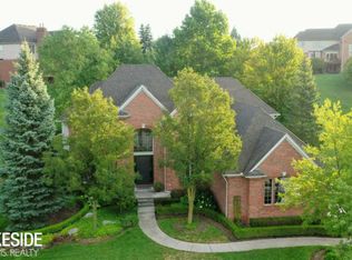 1373 Sunview Ct, Rochester, MI 48307