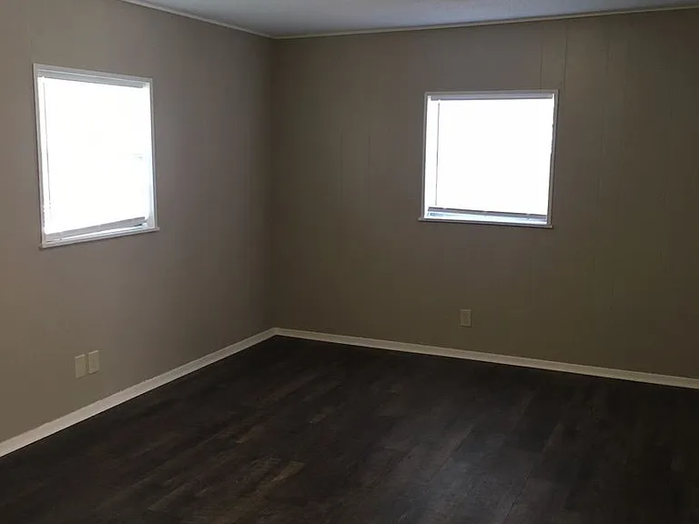 302 Pine Ave — Photo 6