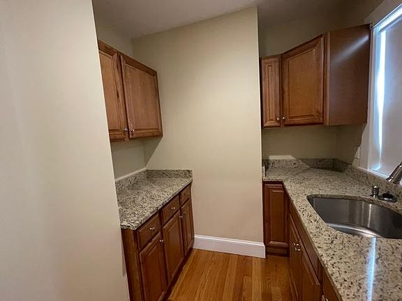 3rd image of 98 Winsor Ave #1