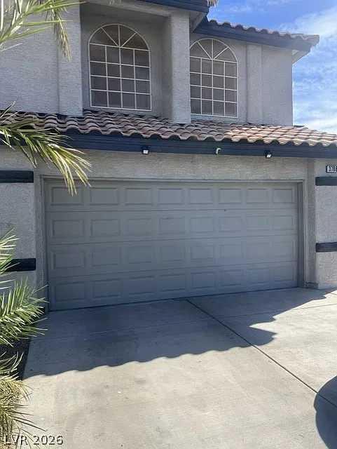4 bed, 2.5 bath, 1373 sqft, $1,950 — Photo 1
