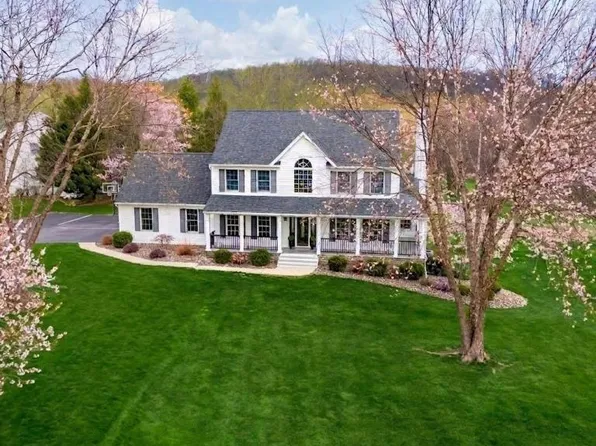 4801 Meadowview Ter, Zionsville, PA 18092