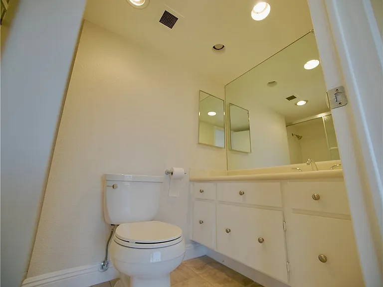 3111 Bel Air Dr #8E — Photo 27