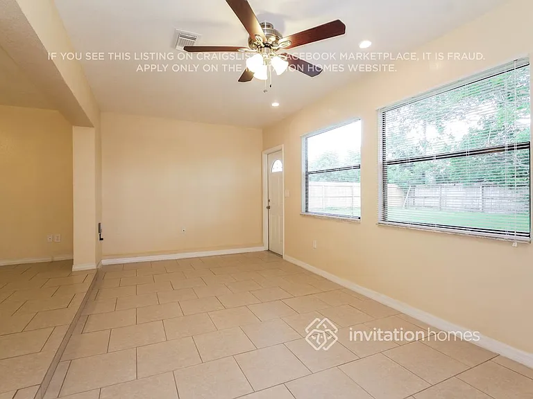 126 SW 48th Ter — Photo 2
