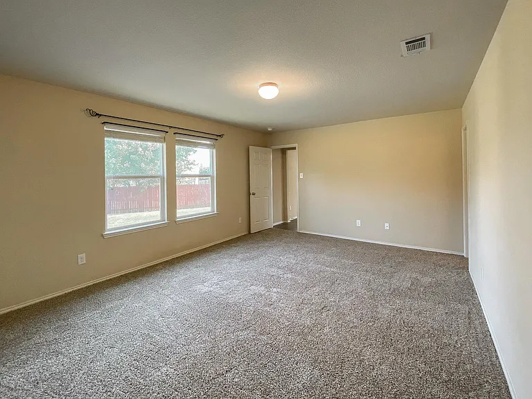 6940 Derbyshire Dr — Photo 12