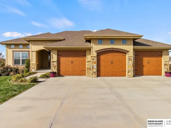 6856 Willow St, Omaha, NE 68152