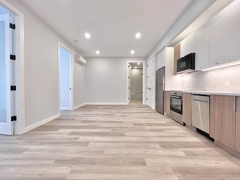 2917 Snyder Ave #5G — Photo 2