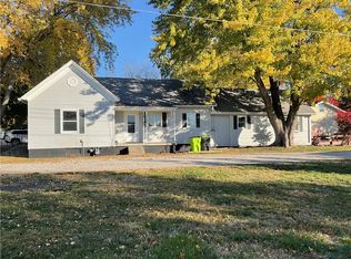 405 S Shelby St, Moweaqua, IL