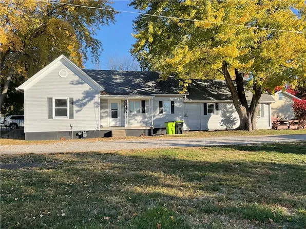 405 S Shelby St, Moweaqua, IL 62550