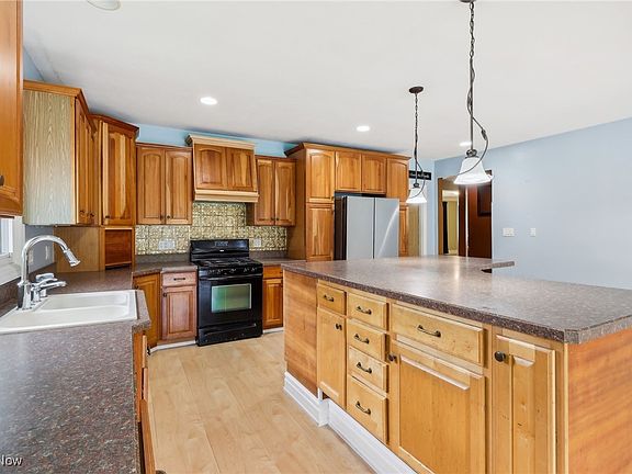 3rd image of 34580 Jaclyn Dr