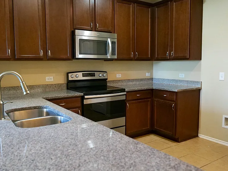 17208 Bridgefarmer Blvd — Photo 4