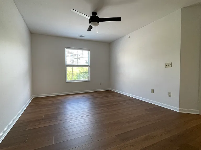 301 Skyview Ct — Photo 8