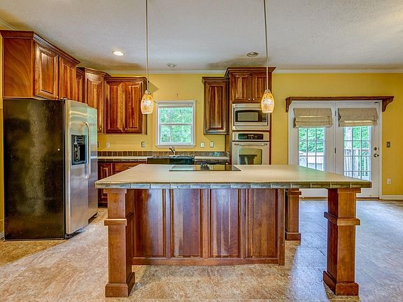 4th image of 1378 Tarragon Way