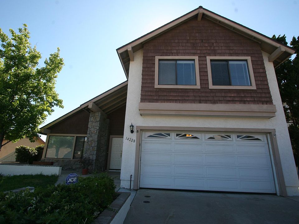 1st image of 14228 Barrymore St